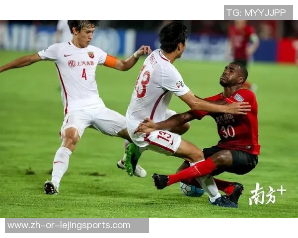 11月3日广州恒大对阵上港精彩比赛录像回顾与分析